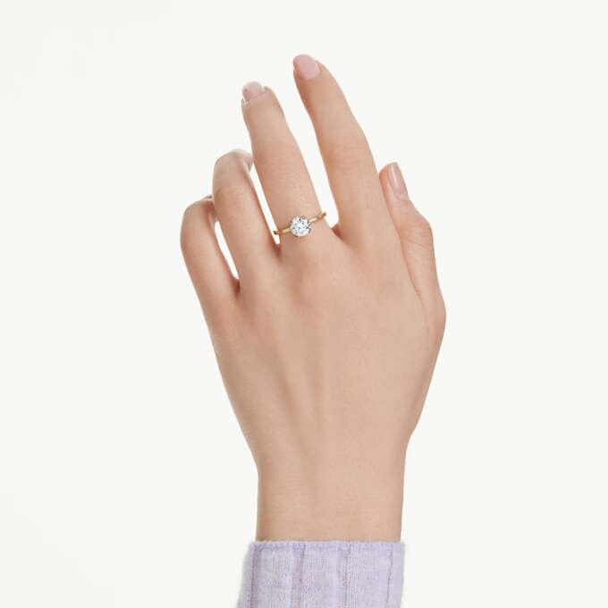 Bague cocktail Stilla, taille ronde, blanche, plaquée or Bague cocktail Stilla, taille ronde, blanche, plaquée or
