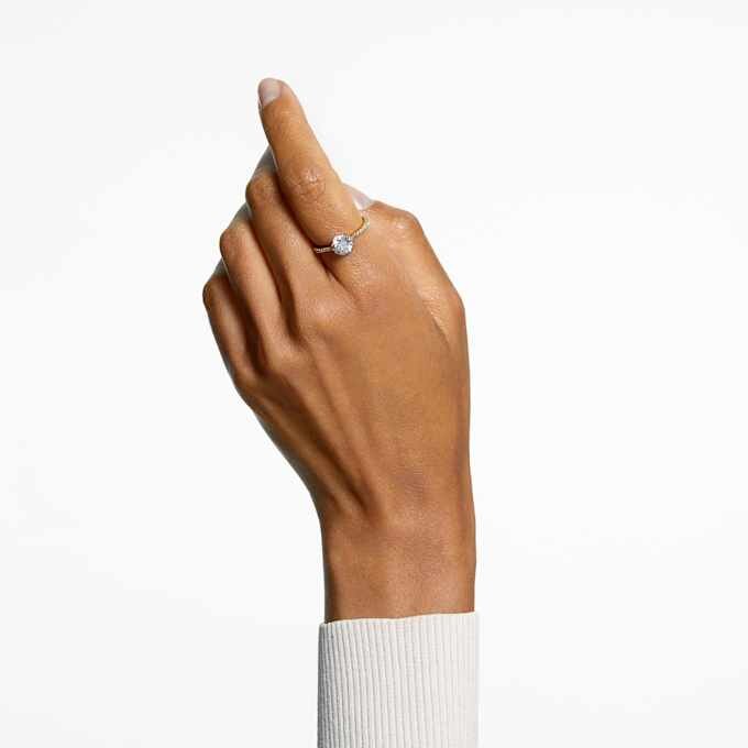 Bague cocktail Stilla, taille ronde, pavé, blanche, plaquée or Bague cocktail Stilla, taille ronde, pavé, blanche, plaquée or
