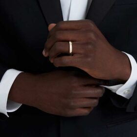 Bague Eternity avec diamants synthétiques de 0,05 ct au total, forme ronde, or jaune 14 carats