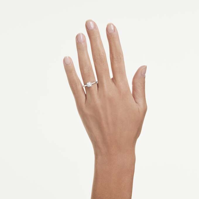 Bague Eternity en diamants synthétiques, 1 ct au total, forme ronde, or blanc 14 carats Bague Eternity en diamants synthétiques, 1 ct au total, forme ronde, or blanc 14 carats