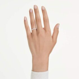 Bague Eternity V Band avec diamants synthétiques 0,25 ct au total, forme ronde, or blanc 14 carats