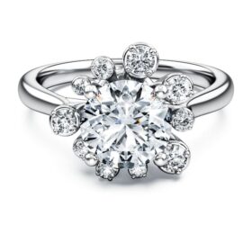 Bague Galaxy avec diamants synthétiques de 2 carats au total, forme ronde, or blanc 14 carats