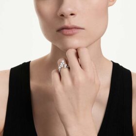 Bague Galaxy Bypass avec diamants synthétiques de 1,25 ct au total, formes variées, or blanc 14 carats