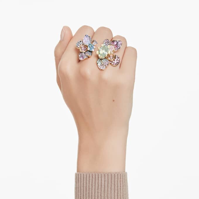 Bague Idyllia : tailles variées, pavé, motif floral, multicolore, plaquée or Bague Idyllia : tailles variées, pavé, motif floral, multicolore, plaquée or