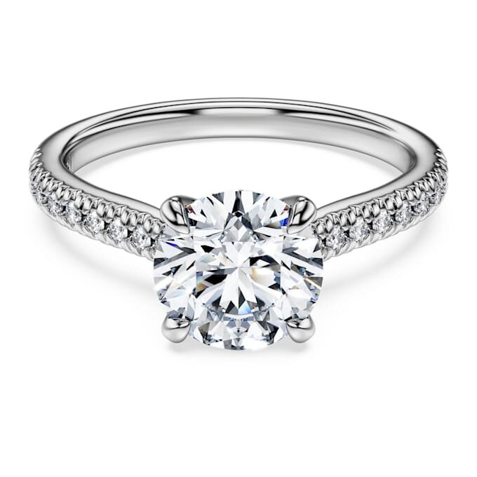 Bague solitaire Eternity avec diamants synthétiques de 1,7 ct au total, forme ronde, or blanc 14 carats Bague solitaire Eternity avec diamants synthétiques de 1,7 ct au total, forme ronde, or blanc 14 carats