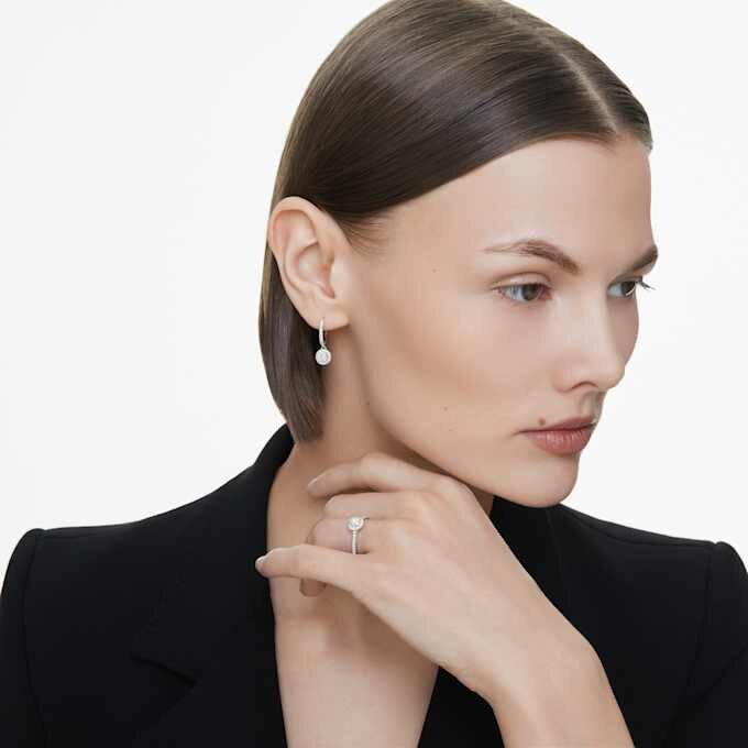 Bague solitaire Eternity Halo avec diamants synthétiques de 0,8 ct au total, forme ronde, or blanc 14 carats Bague solitaire Eternity Halo avec diamants synthétiques de 0,8 ct au total, forme ronde, or blanc 14 carats