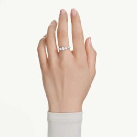 Bague Stilla Attract, taille ronde, blanche, finition argentée