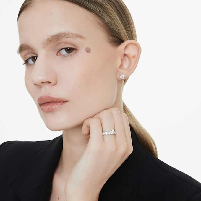 Bague Eternity en diamants synthétiques, 1 ct au total, forme ronde, or blanc 14 carats Bague Eternity en diamants synthétiques, 1 ct au total, forme ronde, or blanc 14 carats