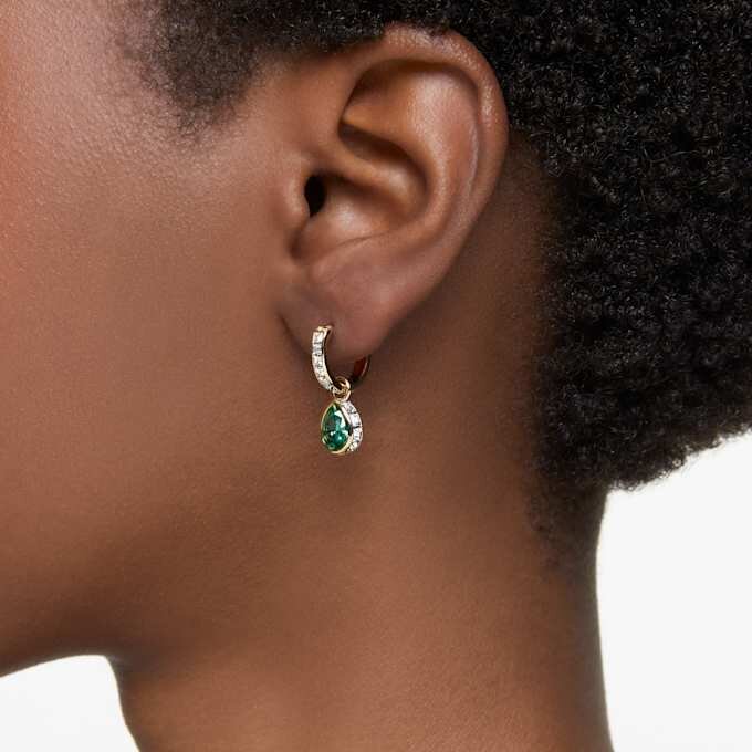Boucles d’oreilles Chroma en forme de goutte, taille poire, vertes, plaquées or Boucles d’oreilles Chroma en forme de goutte, taille poire, vertes, plaquées or