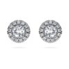 Boucles d’oreilles clous « Eternity Halo » avec diamants synthétiques de 0,75 ct au total, forme ronde, or blanc 14 carats Boucles d’oreilles clous « Eternity Halo » avec diamants synthétiques de 0,75 ct au total, forme ronde, or blanc 14 carats