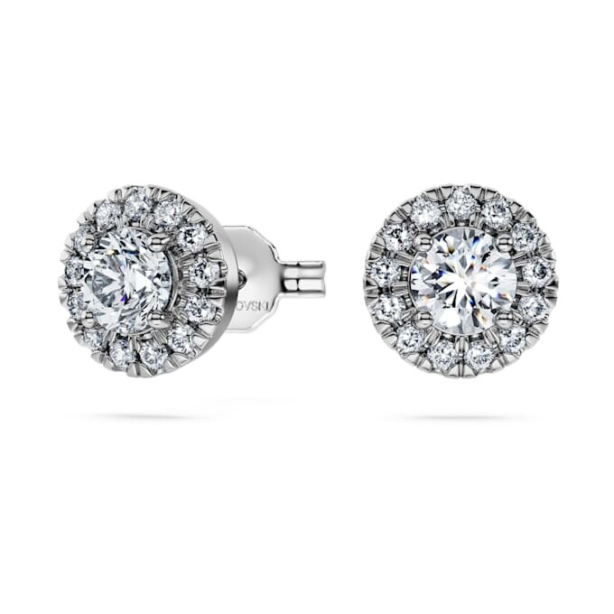 Boucles d’oreilles clous « Eternity Halo » avec diamants synthétiques de 0,75 ct au total, forme ronde, or blanc 14 carats Boucles d’oreilles clous « Eternity Halo » avec diamants synthétiques de 0,75 ct au total, forme ronde, or blanc 14 carats