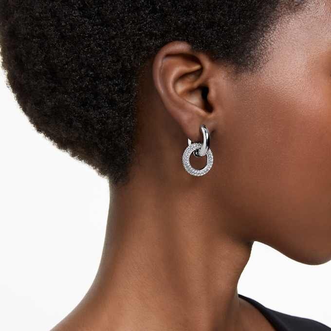 Boucles d’oreilles créoles Dextera, design asymétrique, anneaux entrelacés, blanches, plaquées rhodium Boucles d’oreilles créoles Dextera, design asymétrique, anneaux entrelacés, blanches, plaquées rhodium