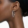 Boucles d’oreilles créoles Dextera pavées, grandes, blanches, plaquées rhodium Boucles d’oreilles créoles Dextera pavées, grandes, blanches, plaquées rhodium