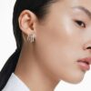 Boucles d’oreilles créoles Hyperbola, tailles variées, mini, blanches, finitions métalliques variées Boucles d’oreilles créoles Hyperbola, tailles variées, mini, blanches, finitions métalliques variées