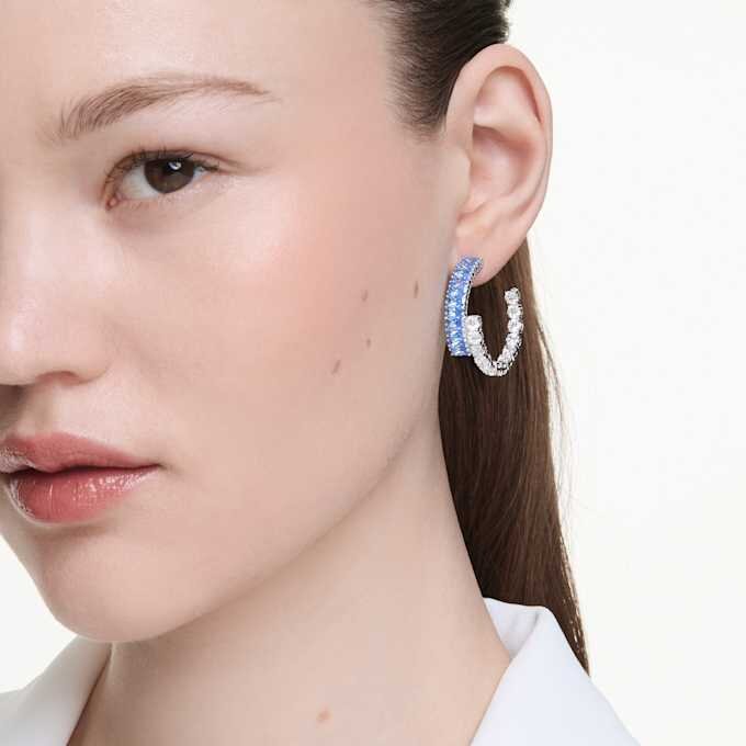 Boucles d’oreilles créoles Matrix, tailles variées, bleues, plaquées rhodium Boucles d’oreilles créoles Matrix, tailles variées, bleues, plaquées rhodium