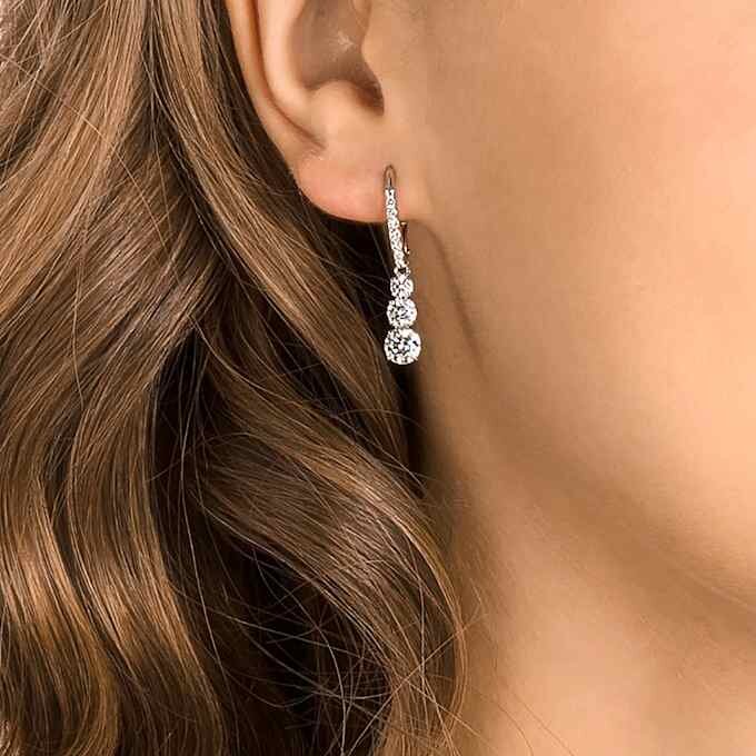Boucles d’oreilles créoles Stilla Attract, taille ronde, blanches, plaquées rhodium Boucles d’oreilles créoles Stilla Attract, taille ronde, blanches, plaquées rhodium