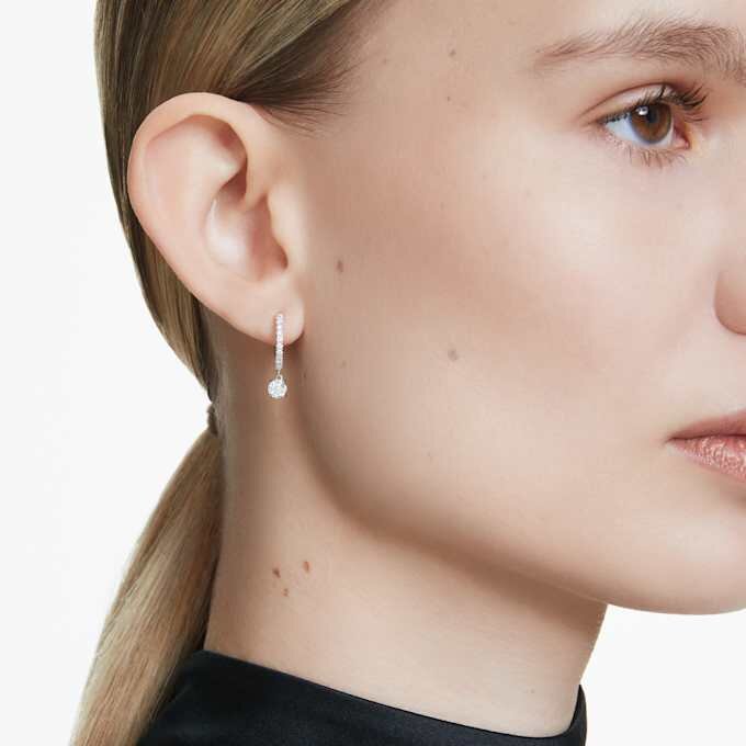 Boucles d’oreilles Eternity Drop, diamants synthétiques 0,7 ct au total, forme ronde, or blanc 14 carats Boucles d’oreilles Eternity Drop, diamants synthétiques 0,7 ct au total, forme ronde, or blanc 14 carats