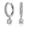 Boucles d’oreilles Eternity Drop, diamants synthétiques 0,7 ct au total, forme ronde, or blanc 14 carats Boucles d’oreilles Eternity Drop, diamants synthétiques 0,7 ct au total, forme ronde, or blanc 14 carats