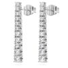 Boucles d’oreilles Eternity Drop en diamants synthétiques, 1,3 ct au total, forme ronde, or blanc 14 carats Boucles d’oreilles Eternity Drop en diamants synthétiques, 1,3 ct au total, forme ronde, or blanc 14 carats
