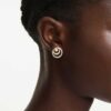 Boucles d’oreilles Hyperbola, taille ronde, blanches, plaquées or Boucles d’oreilles Hyperbola, taille ronde, blanches, plaquées or