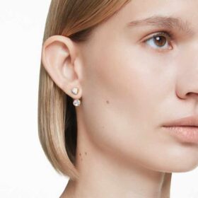 Boucles d’oreilles Imber : design asymétrique, tailles variées, blanches, plaquées or