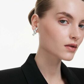 Boucles d’oreilles Matrix, taille baguette, nœud, blanches, plaquées rhodium