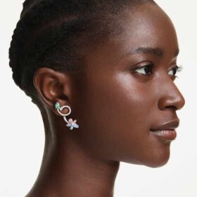 Boucles d’oreilles pendantes Ariana Grande X Swarovski avec cache-oreille, tailles variées, libellule, fleur, multicolores, plaquées rhodium
