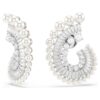 Boucles d’oreilles pendantes Ariana Grande X Swarovski : perle en cristal, tailles variées, blanc, plaqué rhodium Boucles d’oreilles pendantes Ariana Grande X Swarovski : perle en cristal, tailles variées, blanc, plaqué rhodium