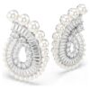 Boucles d’oreilles pendantes Ariana Grande X Swarovski : perle en cristal, tailles variées, blanc, plaqué rhodium Boucles d’oreilles pendantes Ariana Grande X Swarovski : perle en cristal, tailles variées, blanc, plaqué rhodium