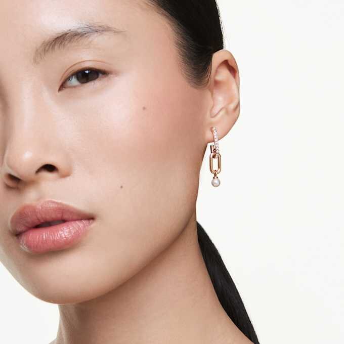 Boucles d’oreilles pendantes Constella avec perle en cristal, taille ronde, blanches, plaquées or rose Boucles d’oreilles pendantes Constella avec perle en cristal, taille ronde, blanches, plaquées or rose