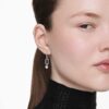 Boucles d’oreilles pendantes Constella, taille ronde, blanches, plaquées rhodium Boucles d’oreilles pendantes Constella, taille ronde, blanches, plaquées rhodium