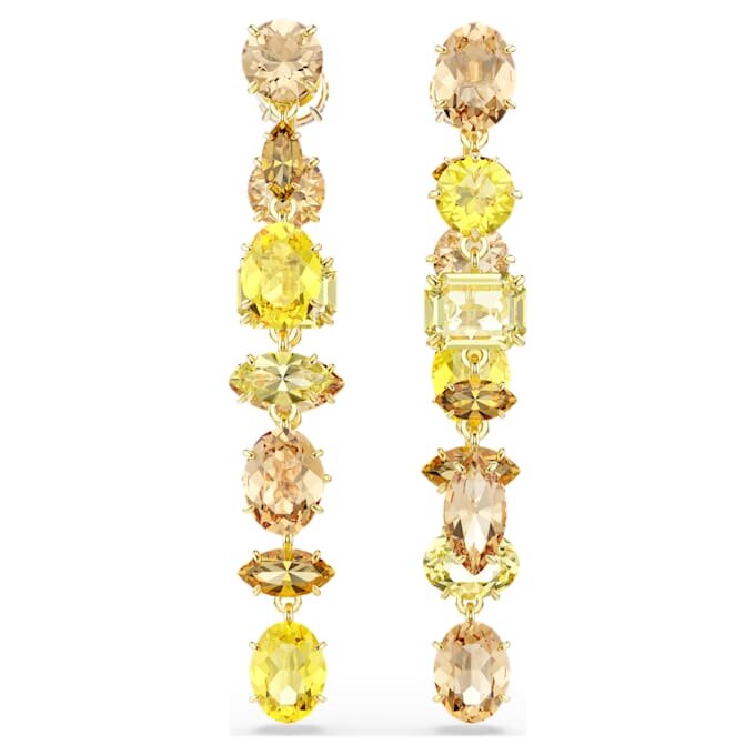 Boucles d’oreilles pendantes Gema : design asymétrique, tailles variées, longues, jaunes, plaquées or Boucles d’oreilles pendantes Gema : design asymétrique, tailles variées, longues, jaunes, plaquées or