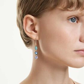 Boucles d’oreilles pendantes Gema : design asymétrique, tailles variées, multicolores, plaqué or