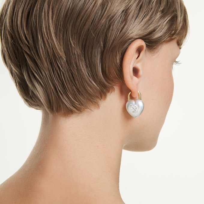 Boucles d’oreilles pendantes Idyllia, tailles variées, cœur, blanches, plaquées or Boucles d’oreilles pendantes Idyllia, tailles variées, cœur, blanches, plaquées or