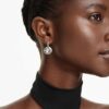 Boucles d’oreilles pendantes Millenia, taille ronde, blanches, plaquées rhodium Boucles d’oreilles pendantes Millenia, taille ronde, blanches, plaquées rhodium