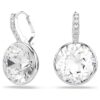 Boucles d’oreilles pendantes Millenia, taille ronde, blanches, plaquées rhodium Boucles d’oreilles pendantes Millenia, taille ronde, blanches, plaquées rhodium