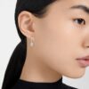 Boucles d’oreilles pendantes Stilla, taille poire, taille ronde, blanches, plaquées rhodium Boucles d’oreilles pendantes Stilla, taille poire, taille ronde, blanches, plaquées rhodium