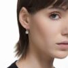 Boucles d’oreilles pendantes Stilla, taille ronde, blanches, plaquées or Boucles d’oreilles pendantes Stilla, taille ronde, blanches, plaquées or