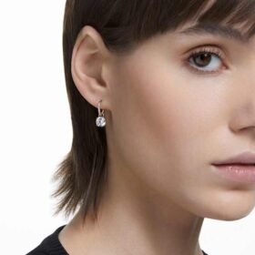 Boucles d’oreilles pendantes Stilla, taille ronde, blanches, plaquées or Boucles d’oreilles pendantes Stilla, taille ronde, blanches, plaquées or