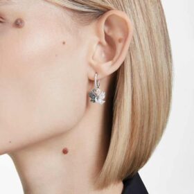 Boucles d’oreilles pendantes « Swan » : cygne, noir, finition métaux mélangés