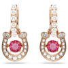 Boucles d’oreilles pendantes Symbolica : perle de cristal, taille ronde, pavé, fer à cheval, rouge, plaqué or rose Boucles d’oreilles pendantes Symbolica : perle de cristal, taille ronde, pavé, fer à cheval, rouge, plaqué or rose