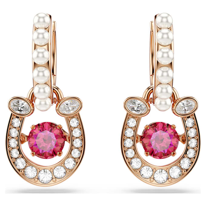 Boucles d’oreilles pendantes Symbolica : perle de cristal, taille ronde, pavé, fer à cheval, rouge, plaqué or rose Boucles d’oreilles pendantes Symbolica : perle de cristal, taille ronde, pavé, fer à cheval, rouge, plaqué or rose
