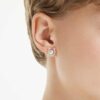Boucles d’oreilles Symbolica : perle en cristal, pavé, fer à cheval, blanc, plaqué or rose Boucles d’oreilles Symbolica : perle en cristal, pavé, fer à cheval, blanc, plaqué or rose
