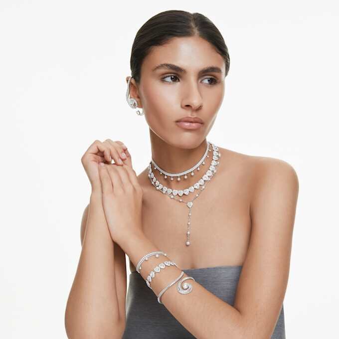 Boucles d’oreilles à clip Ariana Grande X Swarovski : design asymétrique, perle en cristal, taille baguette, blanc, plaqué rhodium Boucles d’oreilles à clip Ariana Grande X Swarovski : design asymétrique, perle en cristal, taille baguette, blanc, plaqué rhodium