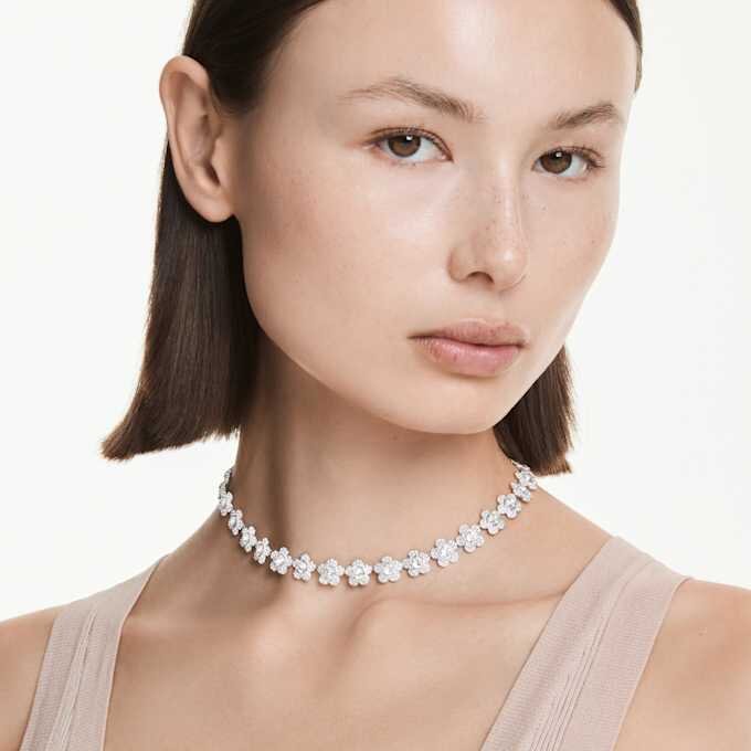 Collier Ariana Grande X Swarovski, taille ronde, fleur, blanc, plaqué rhodium Collier Ariana Grande X Swarovski, taille ronde, fleur, blanc, plaqué rhodium