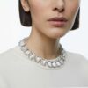 Collier Millenia à cristaux surdimensionnés, taille octogonale, blanc, plaqué rhodium Collier Millenia à cristaux surdimensionnés, taille octogonale, blanc, plaqué rhodium