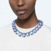 Collier Millenia : cristaux surdimensionnés, taille octogonale, bleus, plaqué rhodium Collier Millenia : cristaux surdimensionnés, taille octogonale, bleus, plaqué rhodium