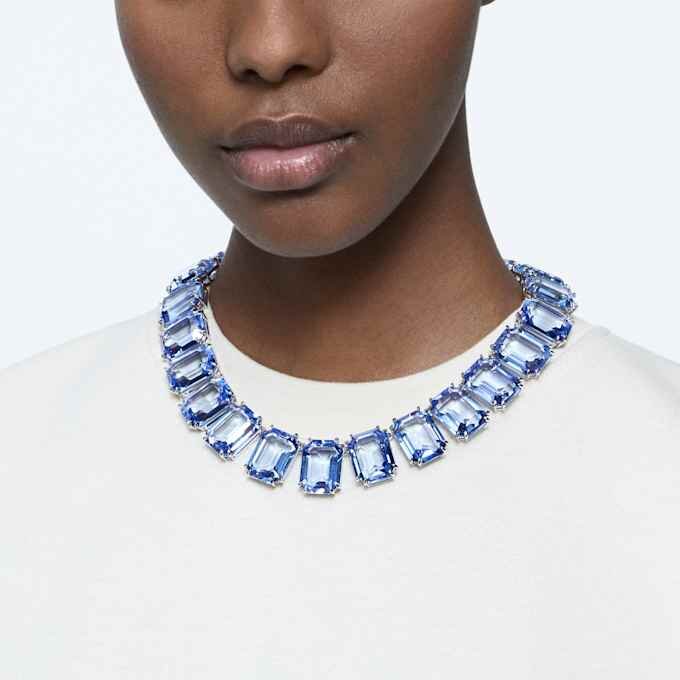 Collier Millenia : cristaux surdimensionnés, taille octogonale, bleus, plaqué rhodium Collier Millenia : cristaux surdimensionnés, taille octogonale, bleus, plaqué rhodium