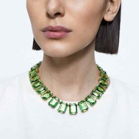 Collier Millenia à cristaux surdimensionnés, taille octogonale, vert, plaqué or Collier Millenia à cristaux surdimensionnés, taille octogonale, vert, plaqué or