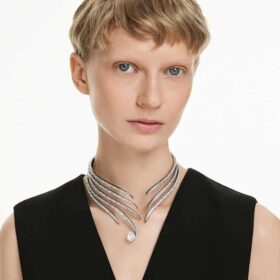 Collier ras-du-cou « Feather » de la collection Vienna, blanc, plaqué ruthénium Collier ras-du-cou « Feather » de la collection Vienna, blanc, plaqué ruthénium